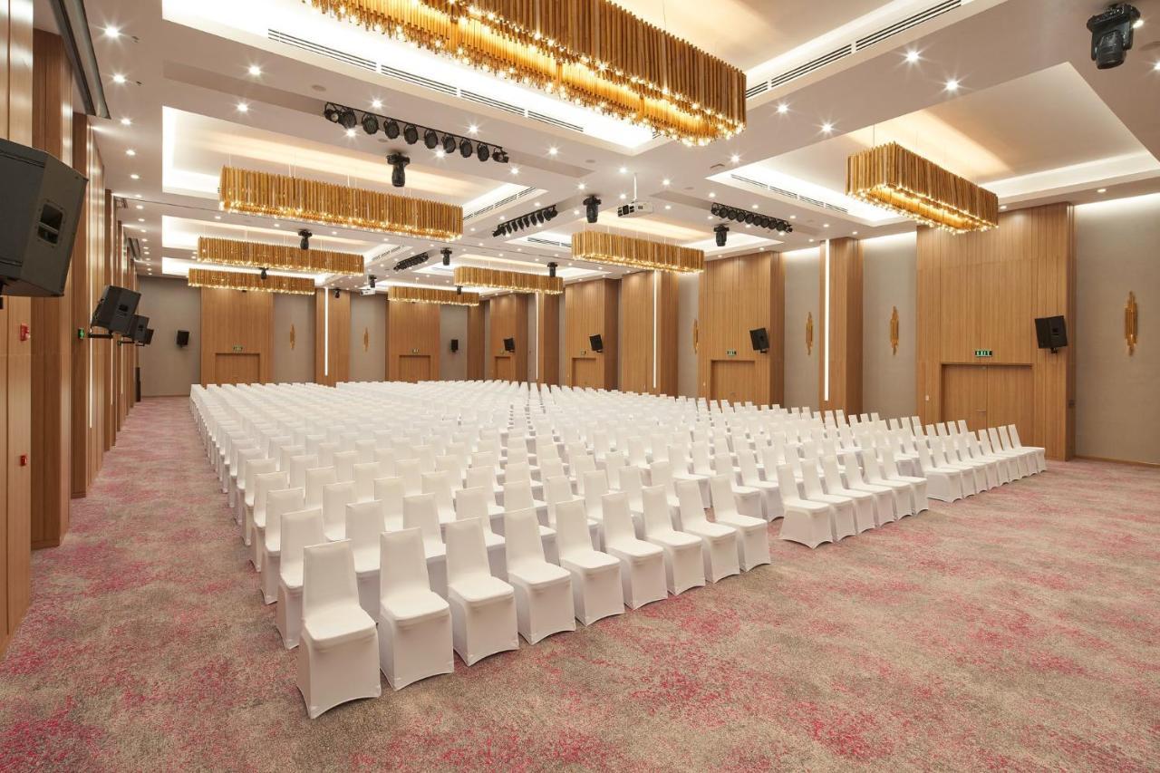 Holiday Inn & Suites Saigon Airport By Ihg Хошимин Экстерьер фото