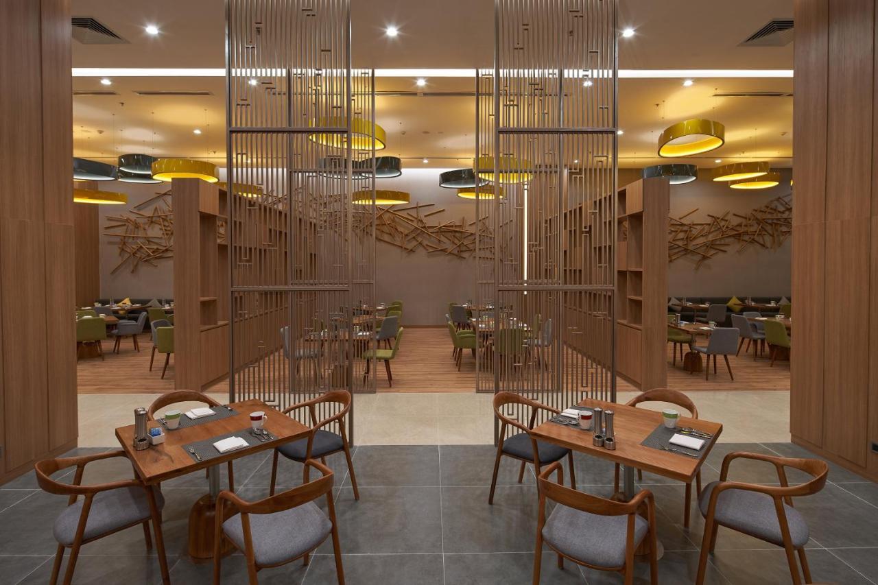 Holiday Inn & Suites Saigon Airport By Ihg Хошимин Экстерьер фото