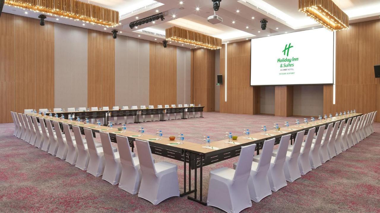 Holiday Inn & Suites Saigon Airport By Ihg Хошимин Экстерьер фото