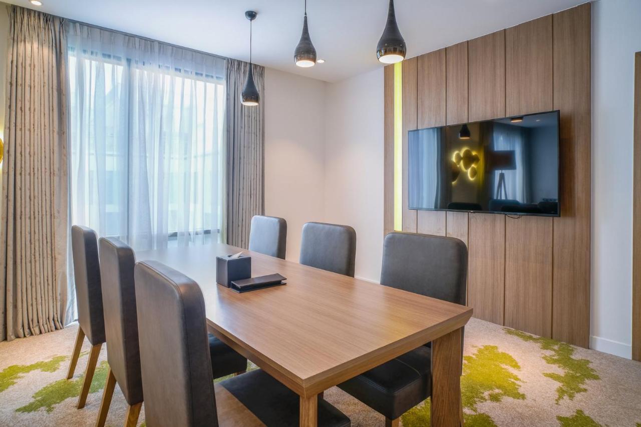 Holiday Inn & Suites Saigon Airport By Ihg Хошимин Экстерьер фото