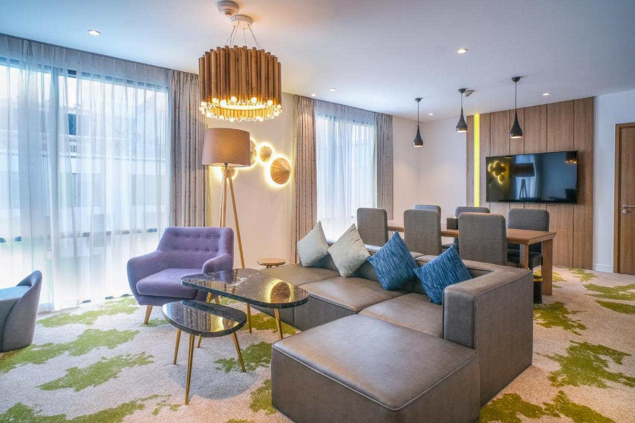 Holiday Inn & Suites Saigon Airport By Ihg Хошимин Экстерьер фото
