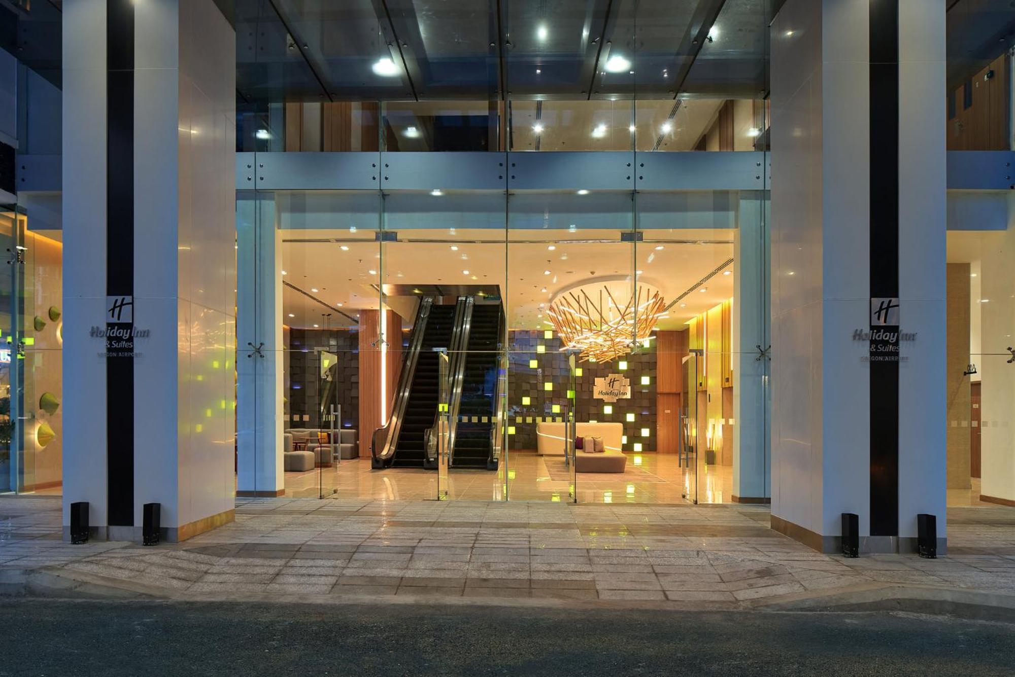 Holiday Inn & Suites Saigon Airport By Ihg Хошимин Экстерьер фото