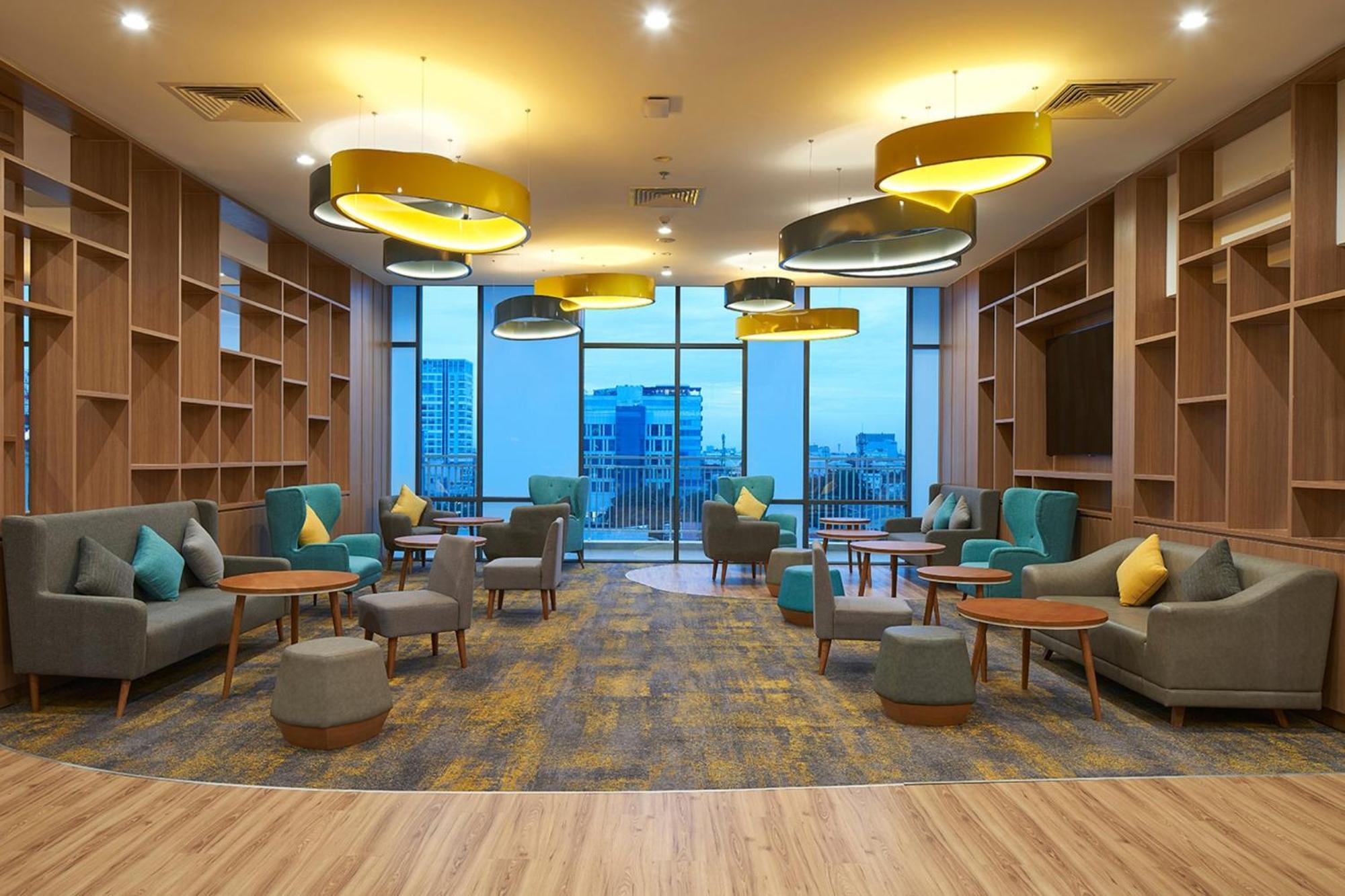 Holiday Inn & Suites Saigon Airport By Ihg Хошимин Экстерьер фото